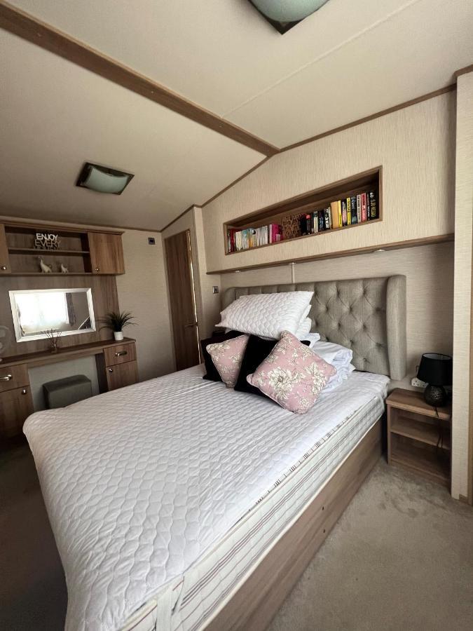 Norfolk Caravan Staycation Pet Friendly Belton with Browston Екстериор снимка