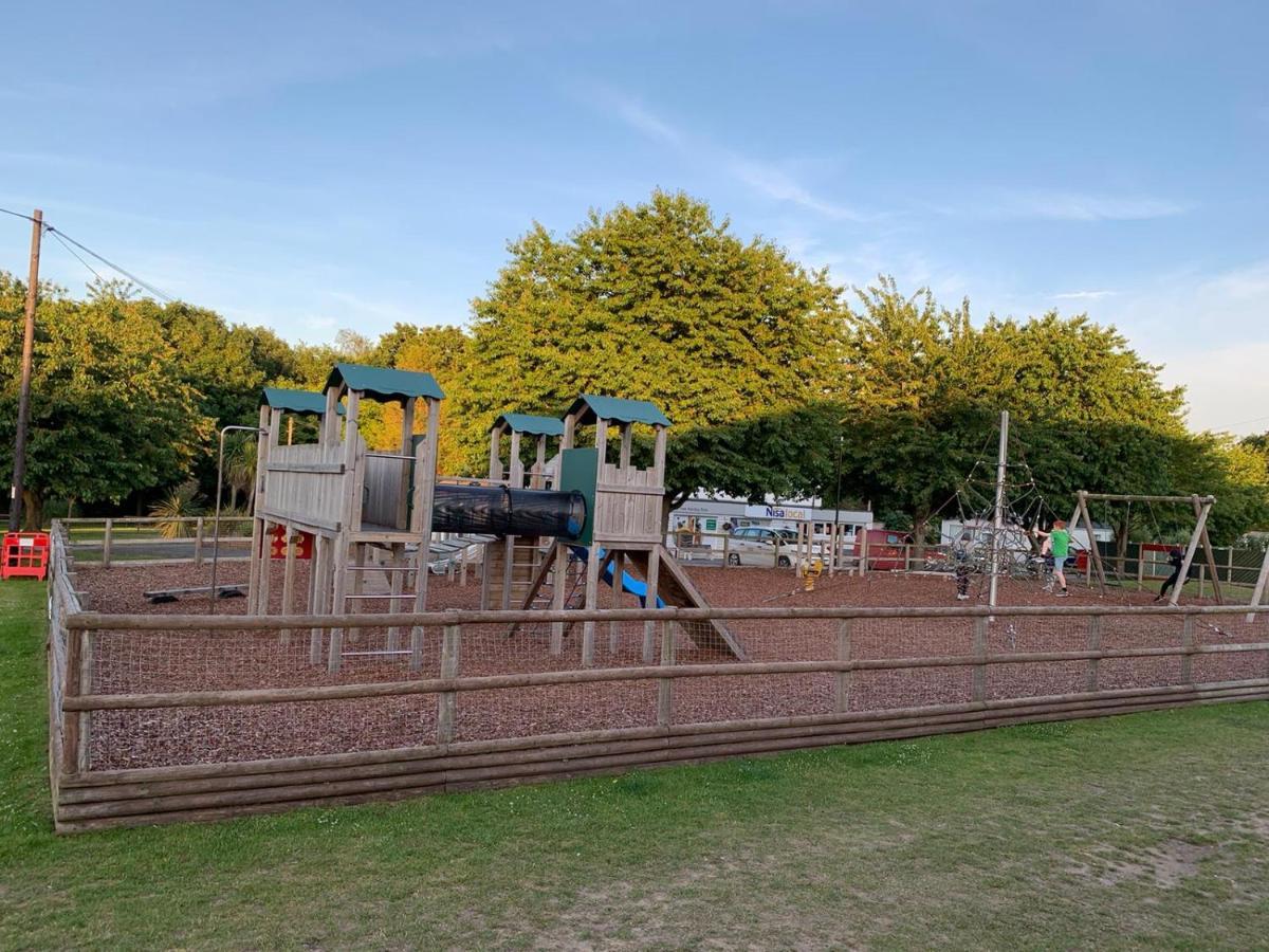 Norfolk Caravan Staycation Pet Friendly Belton with Browston Екстериор снимка